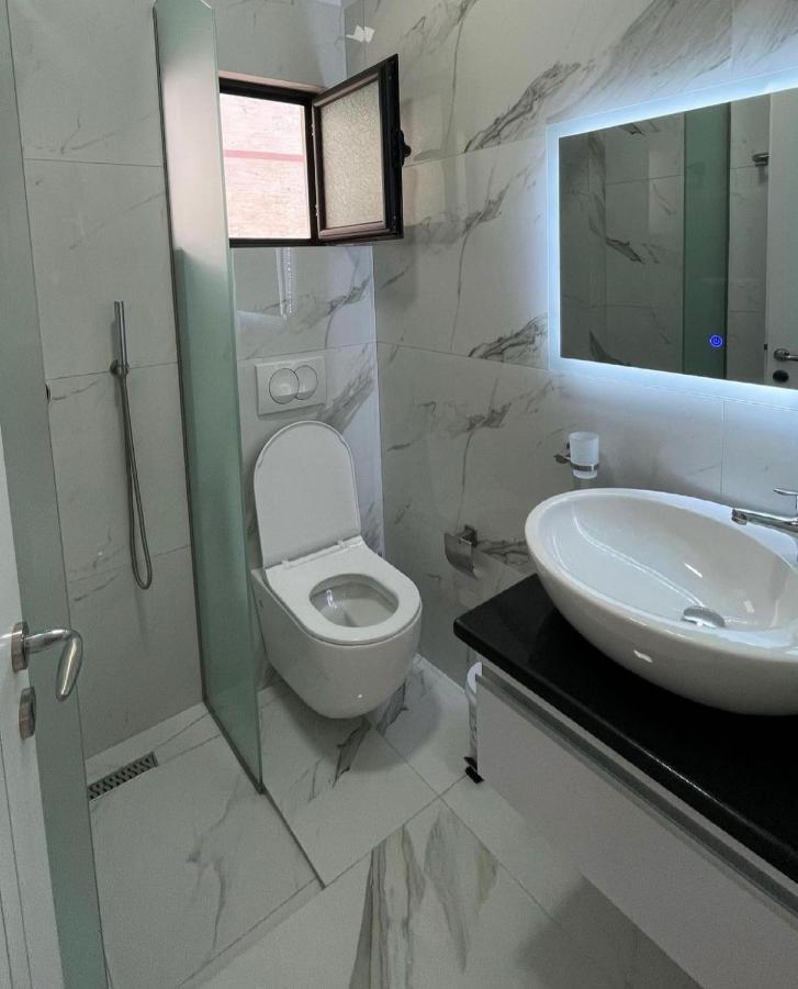 City Glow Apartments Sarande Ngoại thất bức ảnh